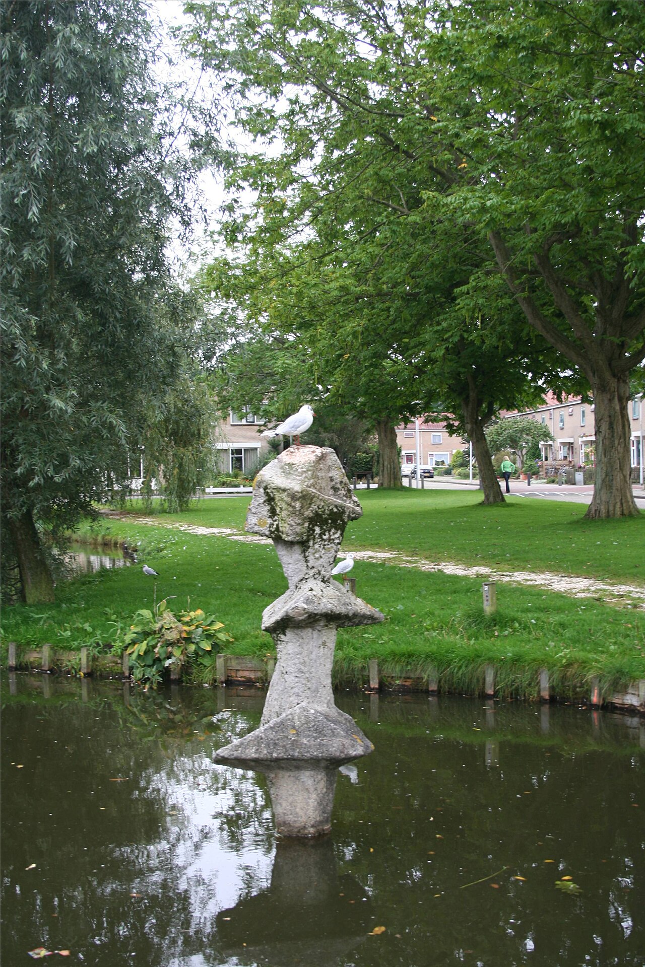 De betonnen sculptuur Onverwoestbaar van Tseard Visser